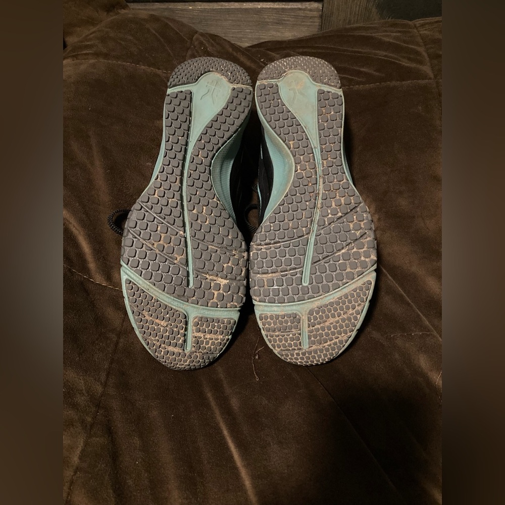 Kuru brand, size 9, blue and black, women’s athletic shoes - Picture 3 of 10